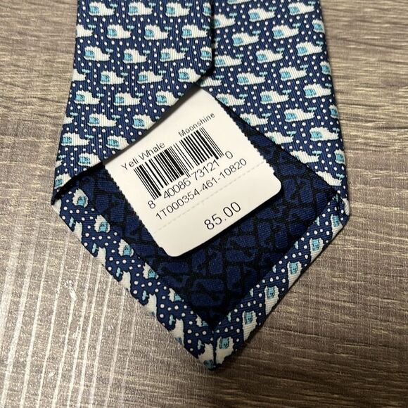 NWT Vineyard Vines 100% Silk Tie Yeti Whale - Picture 3 of 4